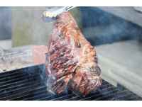 东区BBQ派对夏季周末限定　炭闷全鸡、慢烤羊腿诱人