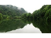 到峨眉山随手拍湖光倒影　旋转90°出现“齐天大圣”