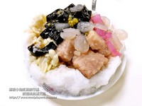 龙山寺近百年人气老冰店　八宝冰的料多到漫出来！