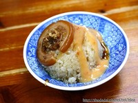 台中古早味“筒仔米糕”　顶着带皮肥肉圈！
