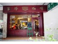 台南女孩打工做到头家　青岛蜜蜂咖啡馆必吃“红烧猪脚”