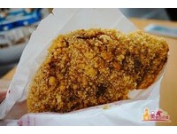 高雄在地人气鸡排摊！金黄酥脆外皮、肉汁汨汨流出