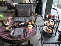 东京33层楼高“黑色下午茶”　除了食物其他全没有颜色