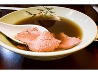 台南非主流的厚实温体牛肉汤！点汤肉燥饭吃到饱