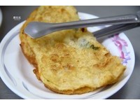 在地人的早餐！新北三重无名蛋饼　用铁夹吃超特别