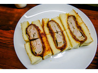除了生鱼片外的选择？筑地市场的酥嫩“猪排三明治”