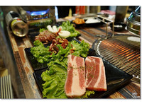 正港韩国人开设的烤肉店！烤到焦脆喷香的猪五花肉