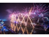 高雄灯会有必玩亮点！水舞烟火+12米螺旋溜滑梯