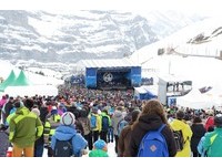 海拔最高舞台！少女峰雪地演唱会号称“铁肺”才能唱