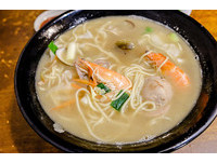 台北人气小吃店　古早味什锦面、多汁炸排骨