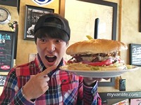 30分钟内完食免钱！2.35公斤重的“脸盆汉堡”