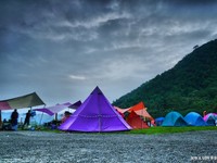 云雾山岚里的游乐场　满天星斗的南投哈里露营地