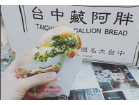 排队两小时才有的隐藏美味！馅料爆发“罗芙葱面包”