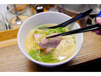 台中屋台风拉面店　柚子香味四溢的鸡汤拉面