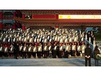 近千日本客变“举牌小人”　高挥台湾地图喊：台湾加油！