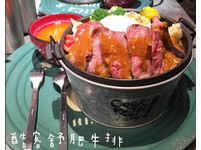 信义区肉食主义新指标！拍完照才可开动的“酷必牛排饭”