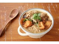 台中小吃新发现　面线配料是咸酥鸡、香肠