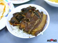 员林宵夜铜板小店！甜咸恰好、带辣味的梅干扣肉饭