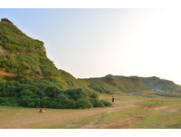 盗采砂石成独特风景！林口秘密景点公路旁竟有“大峡谷”