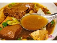 高雄麻辣鸭血、臭豆腐　19种天然草本熬煮8小时超费工！