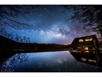 好梦幻！雪山登山口服务处　一整片“星空”倒影超美