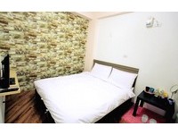 住宿+机车一人500元有找！台南火车站工业风旅社