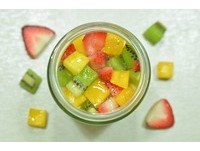 罐装甜点、渐层饮料通通有！全台首座复合式贩卖机