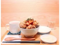 肉多到满出来的炸鸡N<饭　巷弄里“勇气”有家的温暖