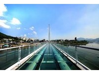 春川新景点！韩国最长玻璃桥　感受走在湖上的刺激感