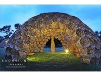 高雄约会新景点　大型竹编艺术浪漫点亮都会公园夜晚
