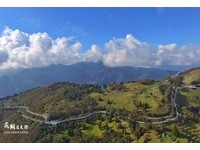 清境“高架景观步道”超壮观！空拍照就像1.2公里白巨蟒