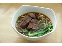 花莲市限量供应“牛排牛肉面”　一碗130元肉比手掌大
