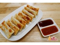 老板坚持要做出不一样的饺子于是花了一年的时间 钻研饺子形状以及配料                                            	