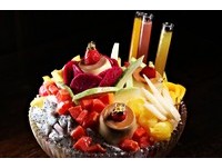 一碗冰卖980元！台中超狂“冠军杯” 重达6公斤重的水果冰沙