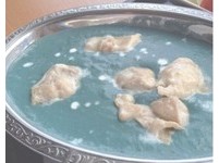 从拉面到咖喱都蓝的！日本4种“蓝色美食”你敢挑战吗？