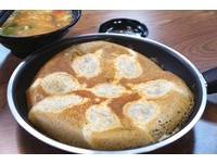 台北咬下会爆浆的“冰花煎饺”　7种口味任挑选！