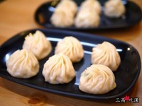 中坜火车站铜板小吃　内馅超多汁的干贝、鲜虾汤包