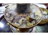 台北人气北方菜馆　吃得到金黄烤鸭、酸菜白肉锅