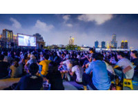 港都仓库顶楼浪漫赏电影　驳二周末限定“屋顶电影夜”