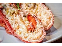 波士顿龙虾只卖599！信义区高CP“活鱼三吃”蒸锅料理