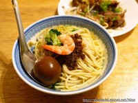 台南宵夜场就要吃老店！古早味担仔面、肉燥饭