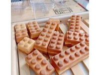 唤起童心的“乐高”造型鸡蛋糕！　开店原因超暖心