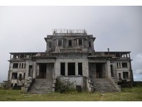 壮胆走进鬼片场景！柬埔寨波哥山雾中的“废弃老饭店”