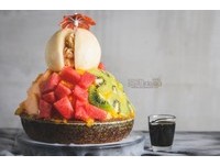 高雄创意冰店季节限定　用整颗“水蜜桃”做成的雪花冰