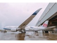 华航第2架A350彩绘机“蓝鹊号”亮相　直飞台北-温哥华