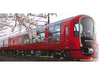 山海间最美的红色玻璃屋　日本必搭“雪月花观光列车”