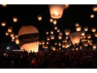 16TN环游世界主灯升空　1600盏天灯照耀平溪元宵夜