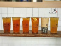“一芳水果茶”庆祝桃园龙潭店开幕推出“1元水果茶”活动，限量100杯先到先得