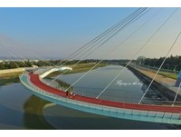 台中新地标！高美湿地景观桥启用　上面有观景平台