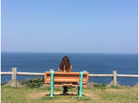 基隆赏海必去！“白米瓮炮台”有翠绿草坪、蔚蓝海景